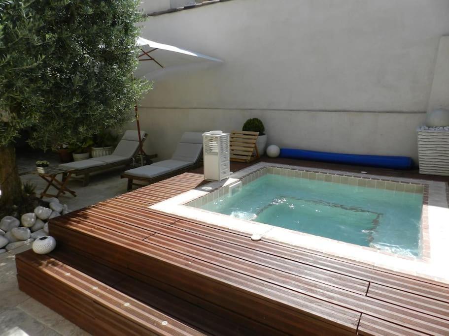 Le Maset Des Aires Avec Vue Sur Le Luberon Et Son Jacuzzi Exterieur Disponible De Juin A Mi-Septembre Maubec  Kültér fotó