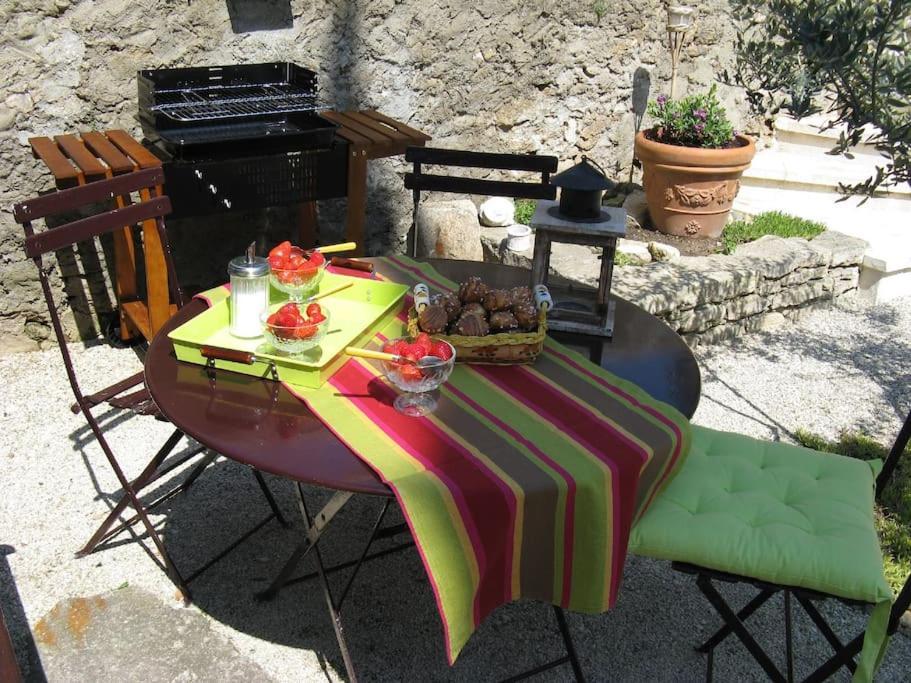Le Maset Des Aires Avec Vue Sur Le Luberon Et Son Jacuzzi Exterieur Disponible De Juin A Mi-Septembre Maubec  Kültér fotó